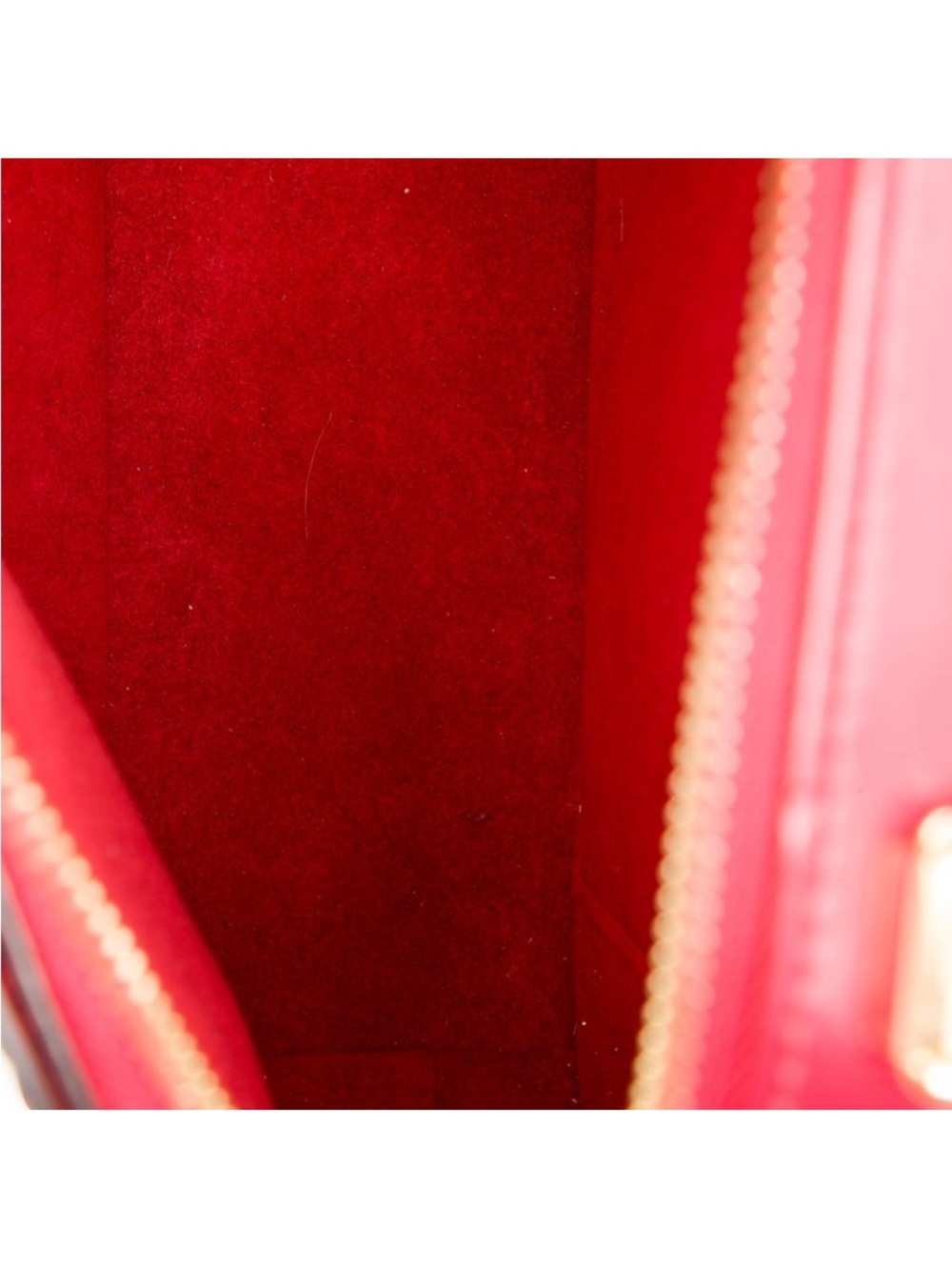 Louis Vuitton New Melrose
Monogram patent leather two way bag RETAIL 3,500 - Picture 7 of 9